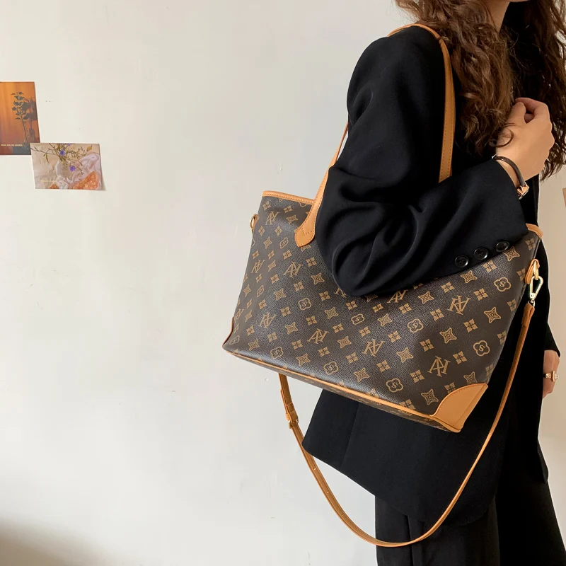 

Elegant Shoulder Bag In Leather For Women Handbag Crossbody Bag From Luxury Brand Famous Designer Ladies Classic Style