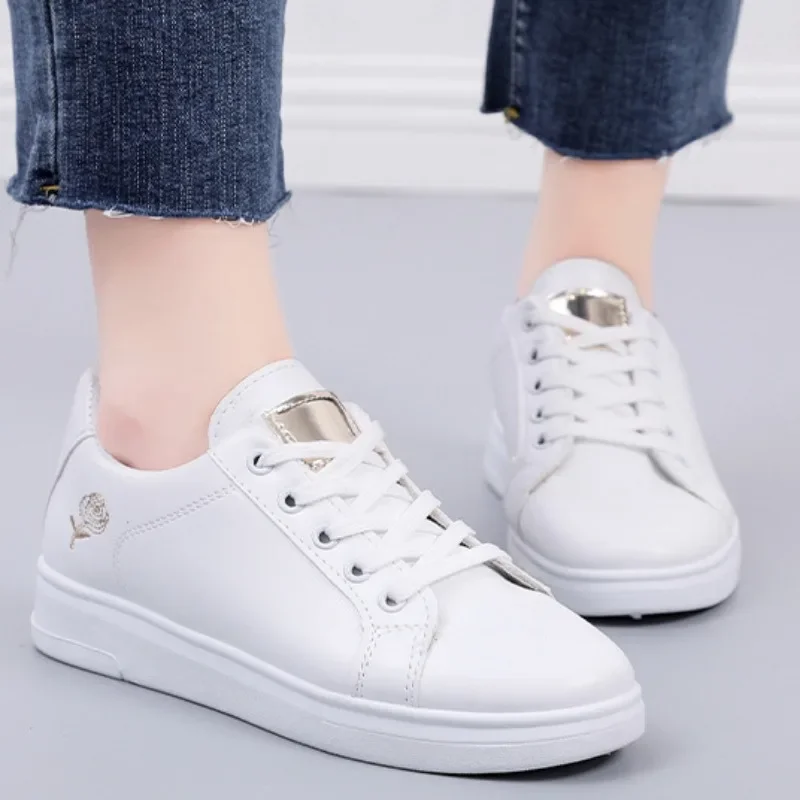 Shoes 2024 Women Running Spring Autumn Fashion White Breathable Embroidered Flower Lace-Up Casual Sneakers Zapatos De Mujer