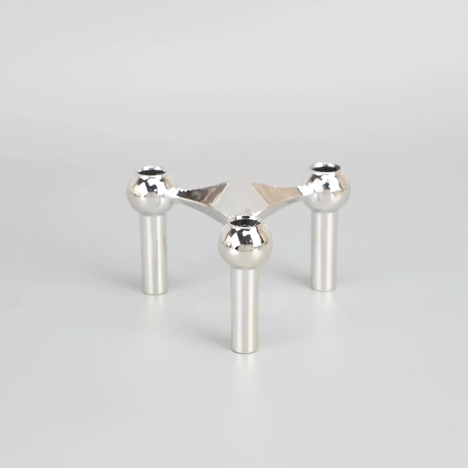 Metal Molecular Structure Candle Holder Nordic Silver Candlestick Centerpiece Living Room Decoration Gift Home Decore Candelabra