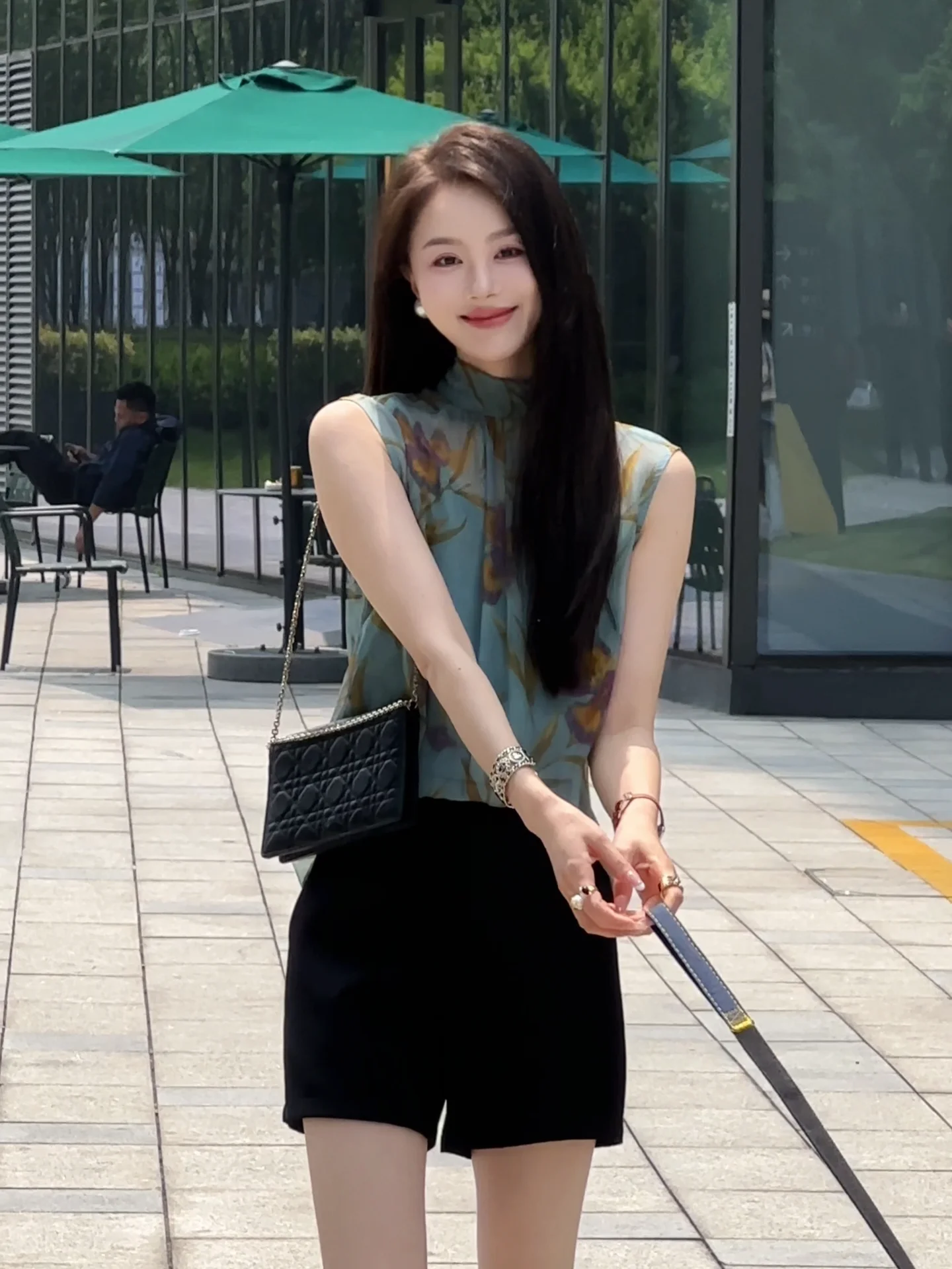 

Подчеркните свой стиль с помощью брюк IRIS Air Conditioning: эластичные, утягивающие, универсальные, роскошные шорты с высокой талией, современные, прямого кроя.