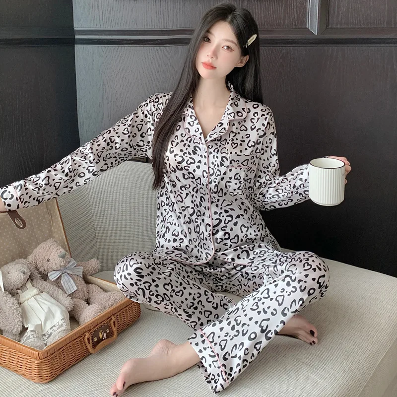 

New Autumn/Winter Collection: Women's Long-Sleeved Silk-Like Homewear Two-Piece Set Seductive Leopard-Print Silk Pyjama Set