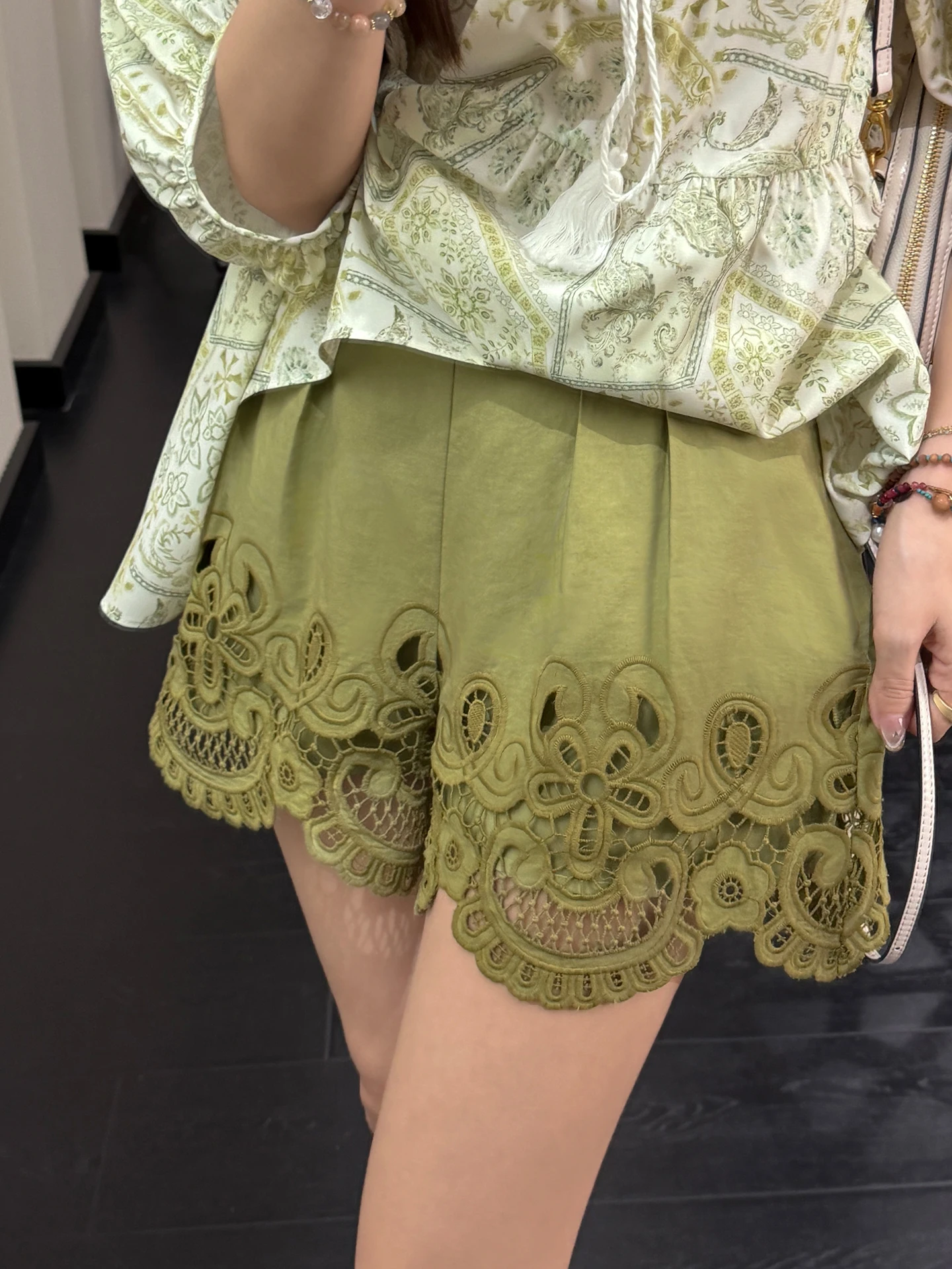 

Зеленые шорты из 100% хлопка с высокой талией в корейском стиле, однотонные, с вышивкой, фасон А-силуэт, женские повседневные брюки