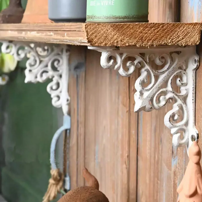 

Vintage Cast Iron Shelf Bracket, Decorative Victorian Scroll Design, Brown Rustic, Wall Mounted Corner Support, 13.5 x 13.5 cm