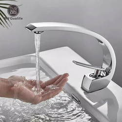 Chrome Basin Faucet  Washing Basin Mixer Deck Mounted Cold and Hot Bathroom Faucet