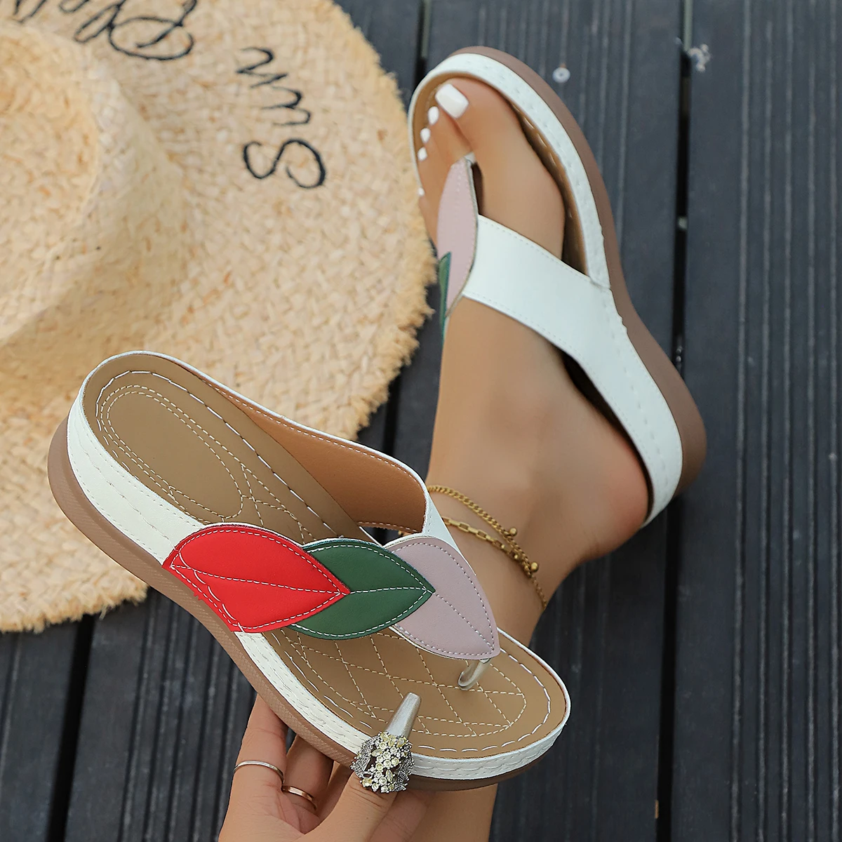 

Women Slippers 2025 Retro Fashion Flip-Flops Casual Slippers Slip-On Comfortable Sandals Lightweight Designer Shoes Slides Women