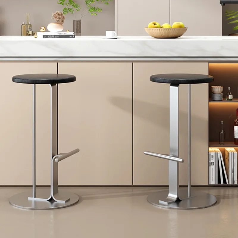 Prosty nowoczesny stołek barowy ze stali nierdzewnej Kreatywna stabilność Krzesło barowe Pasek na nogę Luksusowa jadalnia Stół do salonu Wysokie krzesła
