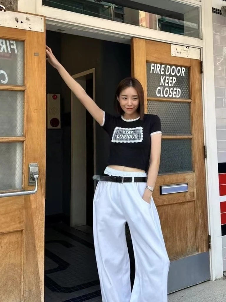 伸縮性のあるスプライスTシャツ レディース シック スリムフィット レタープリント アンチエイジング ベースTシャツ ラウンドネック コットン トップス