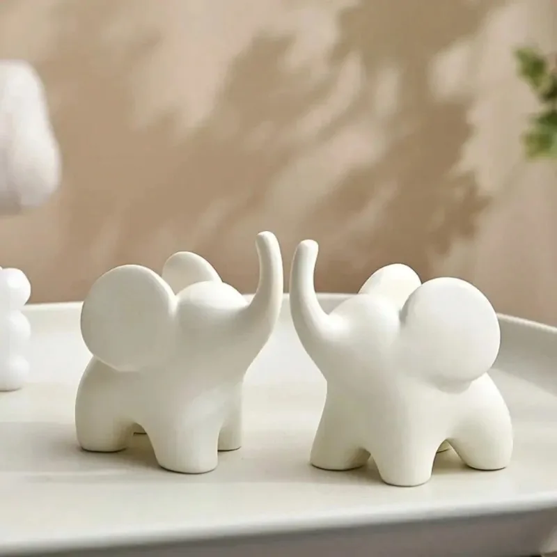 Image of 1 Stück kleine Elefanten-Ornamente, kreative Desktop-Dekoration für Zuhause und Büro, niedliche kleine Elefanten-Ornamente, kreative Geschenke