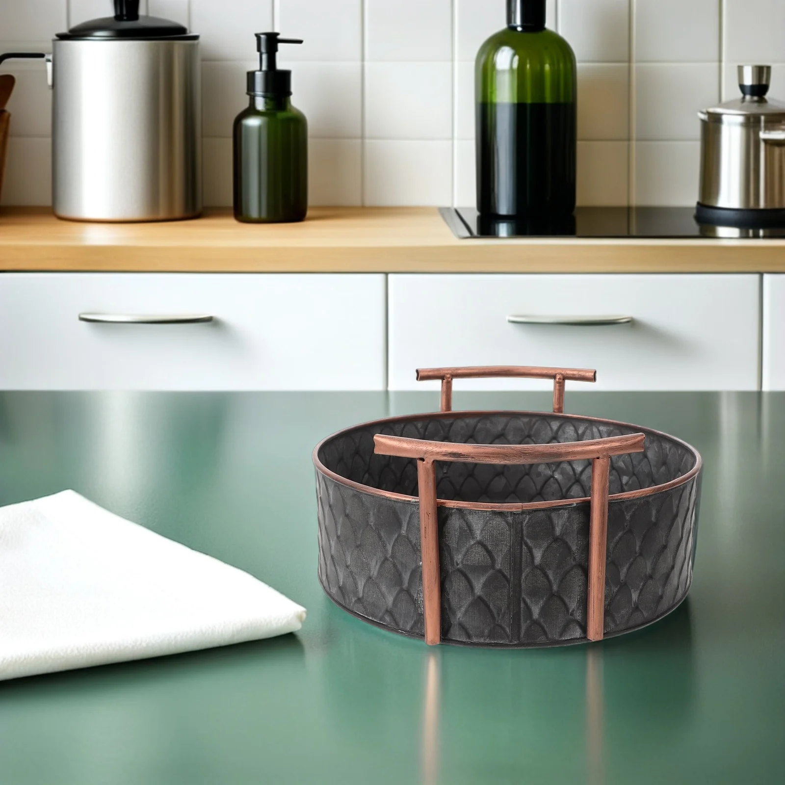 

Vintage Ironware Storage Basket 24.5Cm Round Rustic Farmhouse Tray Metal Fruit Basket For Kitchen Coffee Table Galvanized