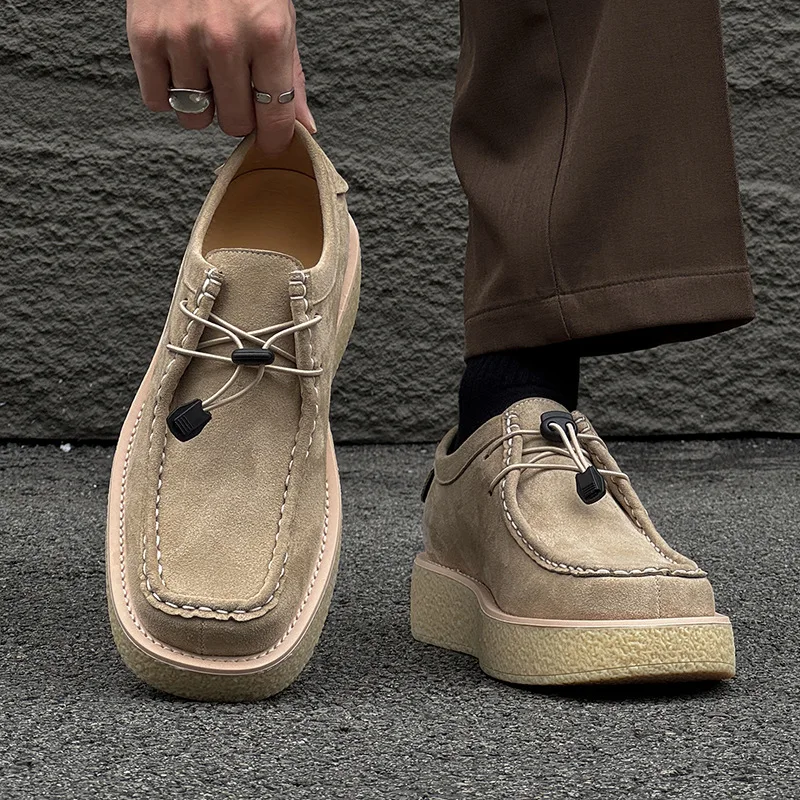 

2025 г. Мужская повседневная обувь на платформе, замшевая обувь из натуральной кожи на шнуровке, мужская классическая обувь в британском стиле в стиле ретро, уличная обувь на плоской подошве для вождения