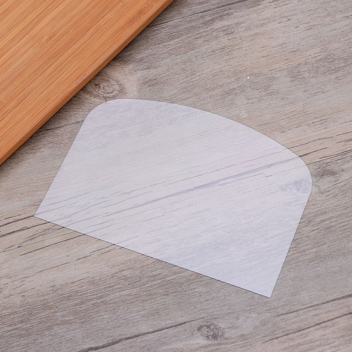 

2pcs Plastic Baking Scraper Semicircle Cream Cake Dough Cutter Smooth Scraping Tool Kitchen Cooking Supplies Transparent Soft