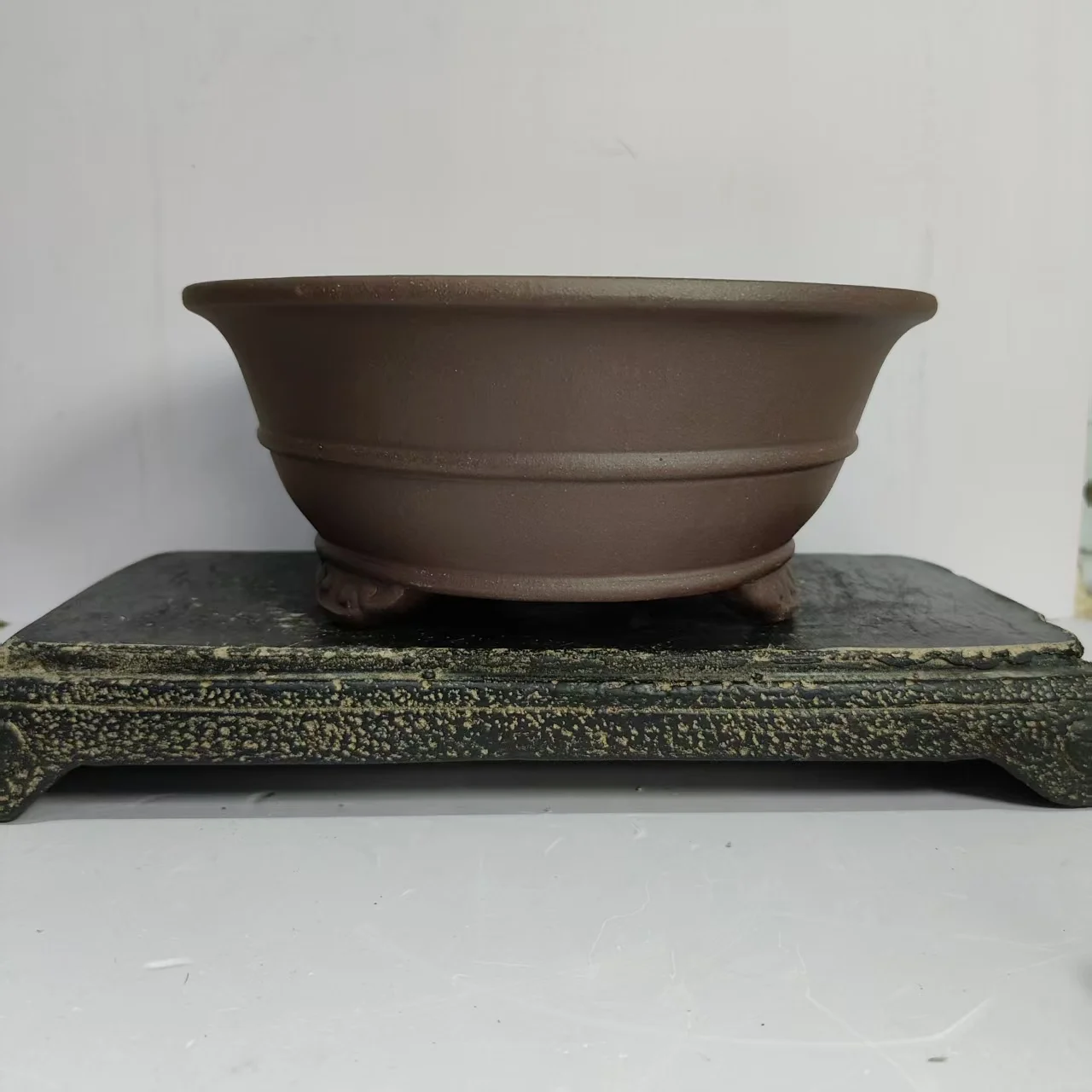 Classic Cloud Feet Unglazed Yixing Clay Bonsai Pot with Line Design