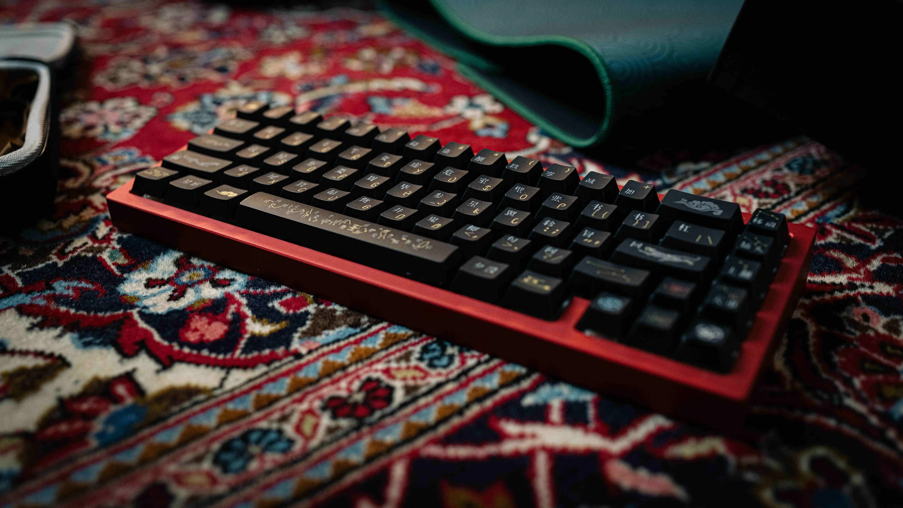 

Оригинальные колпачки для клавиш в национальном стиле - 28 звезд. Оригинальная заводская высота 143 клавиш. ПБТ пятисторонняя сублимационная механическая клавиатура.