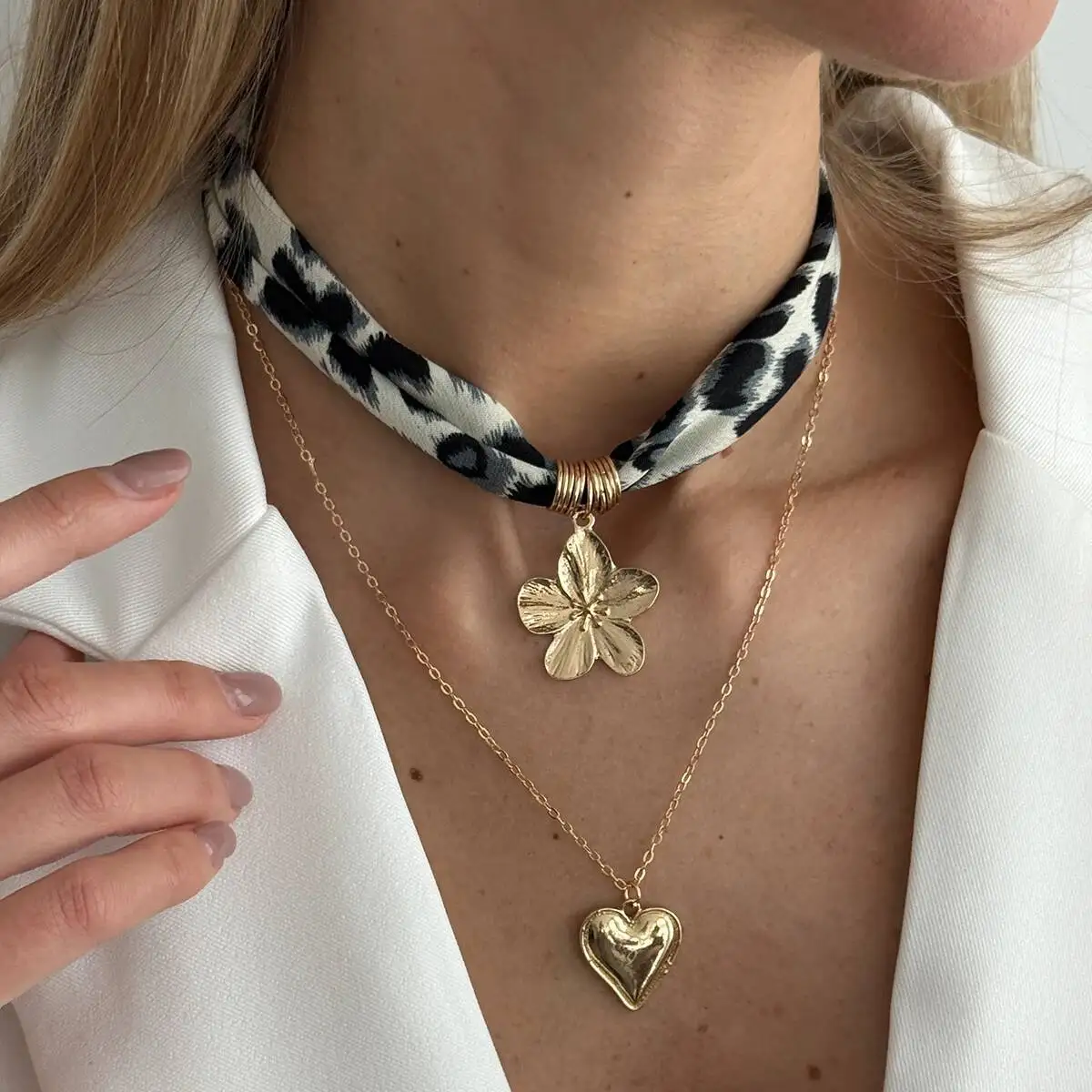 SHIXIN 2Pcs/Set Vintage Flower Love Heart Pendant Necklace for Women Elegant Leopard Pattern Chiffon Fabric Choker Party Jewelry