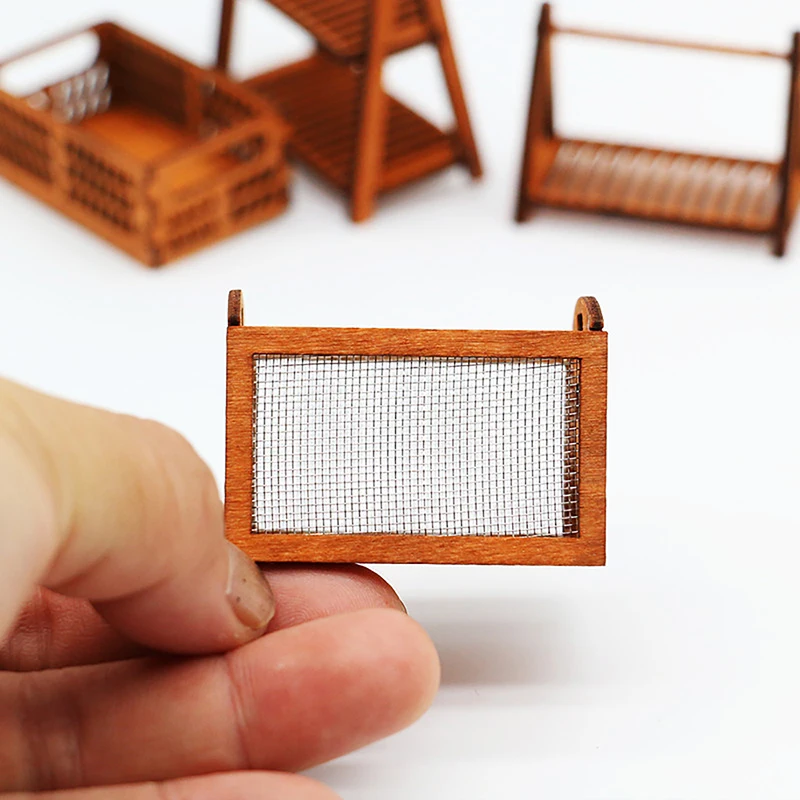 

Аксессуары для кукольного домика: миниатюрная корзина для хранения, модель 1/12, полая железная сетчатая коробка для хранения для кукольного домика