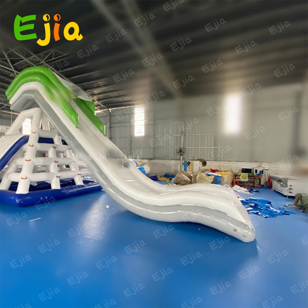 Tobogán inflable más grande personalizado para yate acuático, tobogán de muelle inflable para equipo de juego acuático de barco