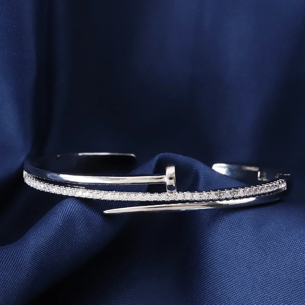

Simple Nail Open Bracelet Shiny White Elegant Niche Simple Wind Zircon Bracelet Outside Suitable for Any Occasion to Wear Jewelr