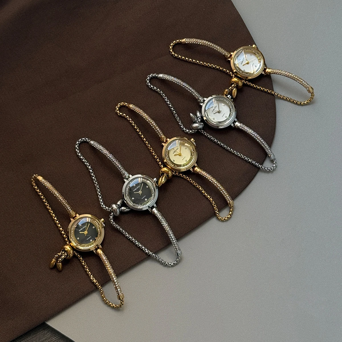 Orologio da donna con strass di lusso Orologio da donna con cinturino in oro pregiato per bracciale regolabile Orologio da polso femminile Orologio da donna Relojes