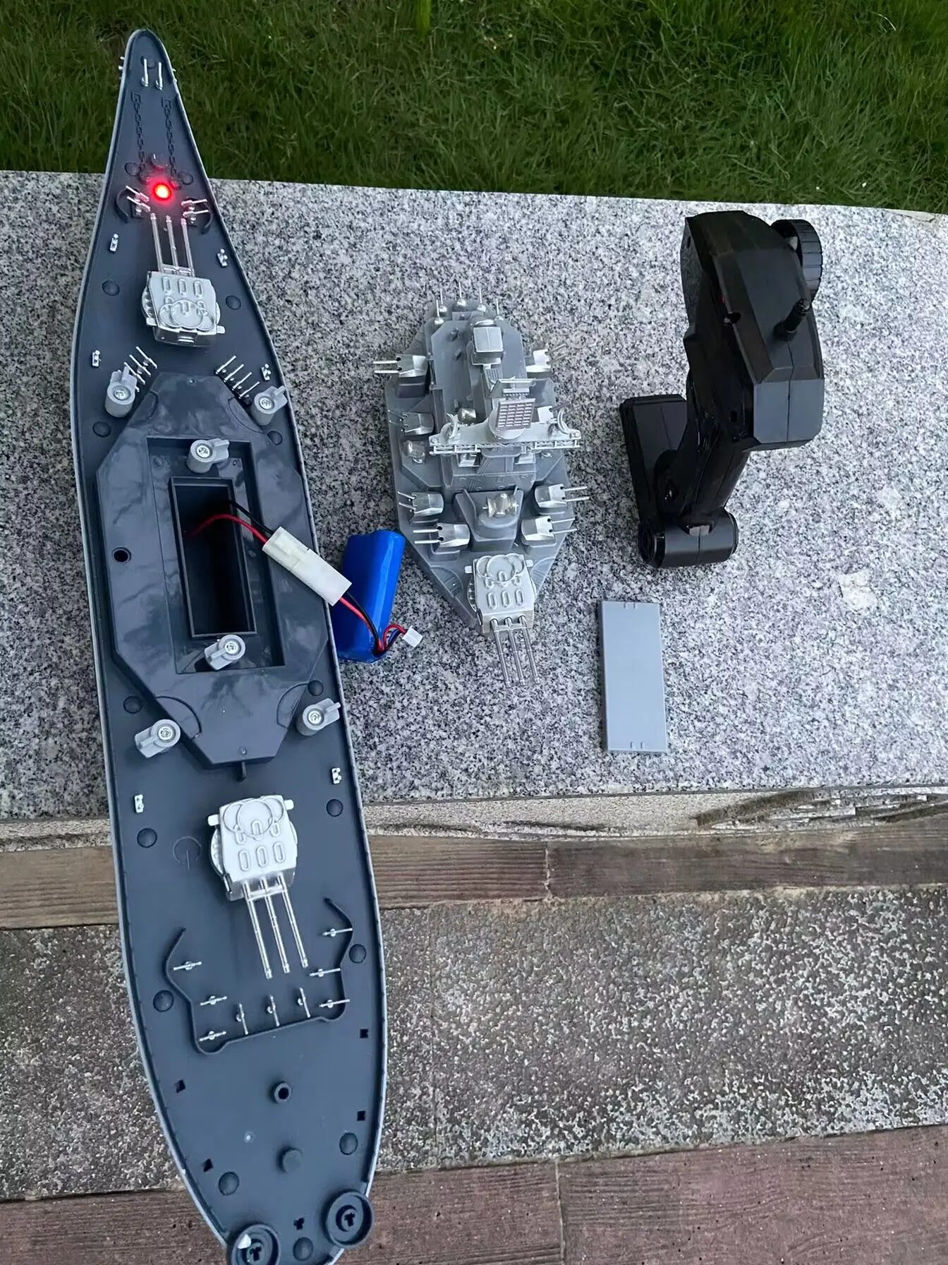 Large remote-controlled battleship 61CM, large ship body retro, high-speed remote-controlled battleship 15km/h, three blade prop