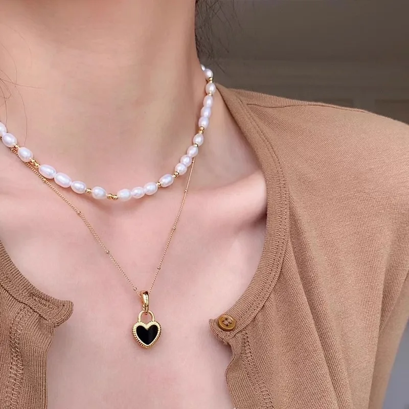 

Double Layer Rice Grain Freshwater Pearl Necklace for Women, Elegant Internet Celebrity Black and White Double-Sided Heart Choke