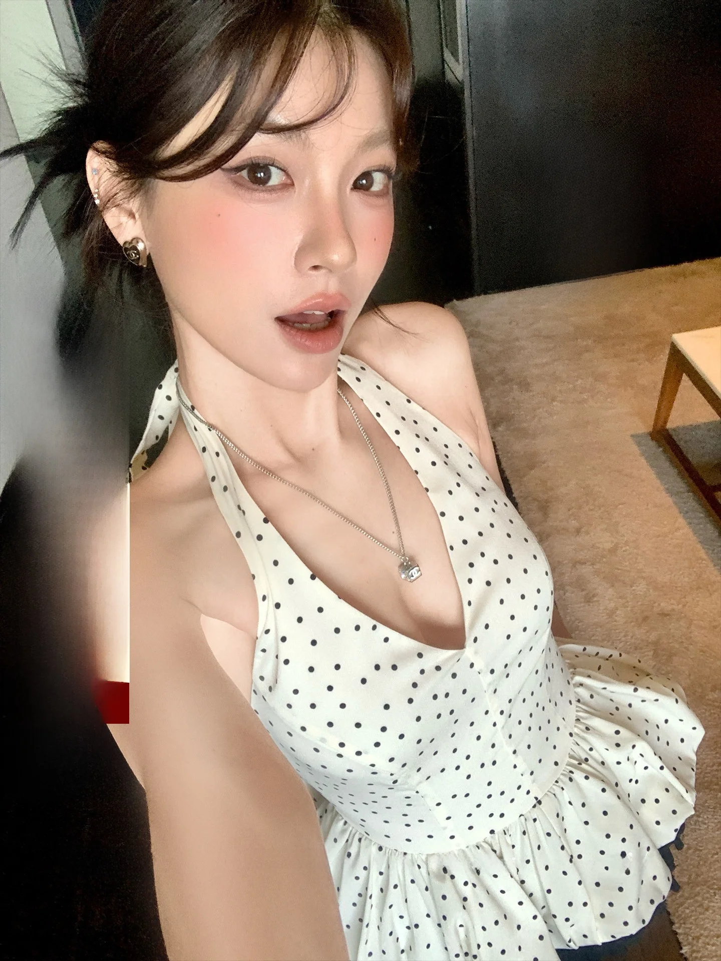 

Сексуальное платье LIONE в горошек с V-образным вырезом, приталенное, с юбкой и декоративными элементами, для женщин, модное, для весенних прогулок, повседневное