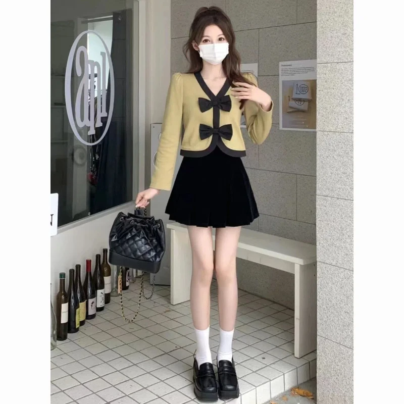 

Large French Retro Sweet Age Reducing Bow Top Women's High Waisted Pleated Skirt Two-piece Set