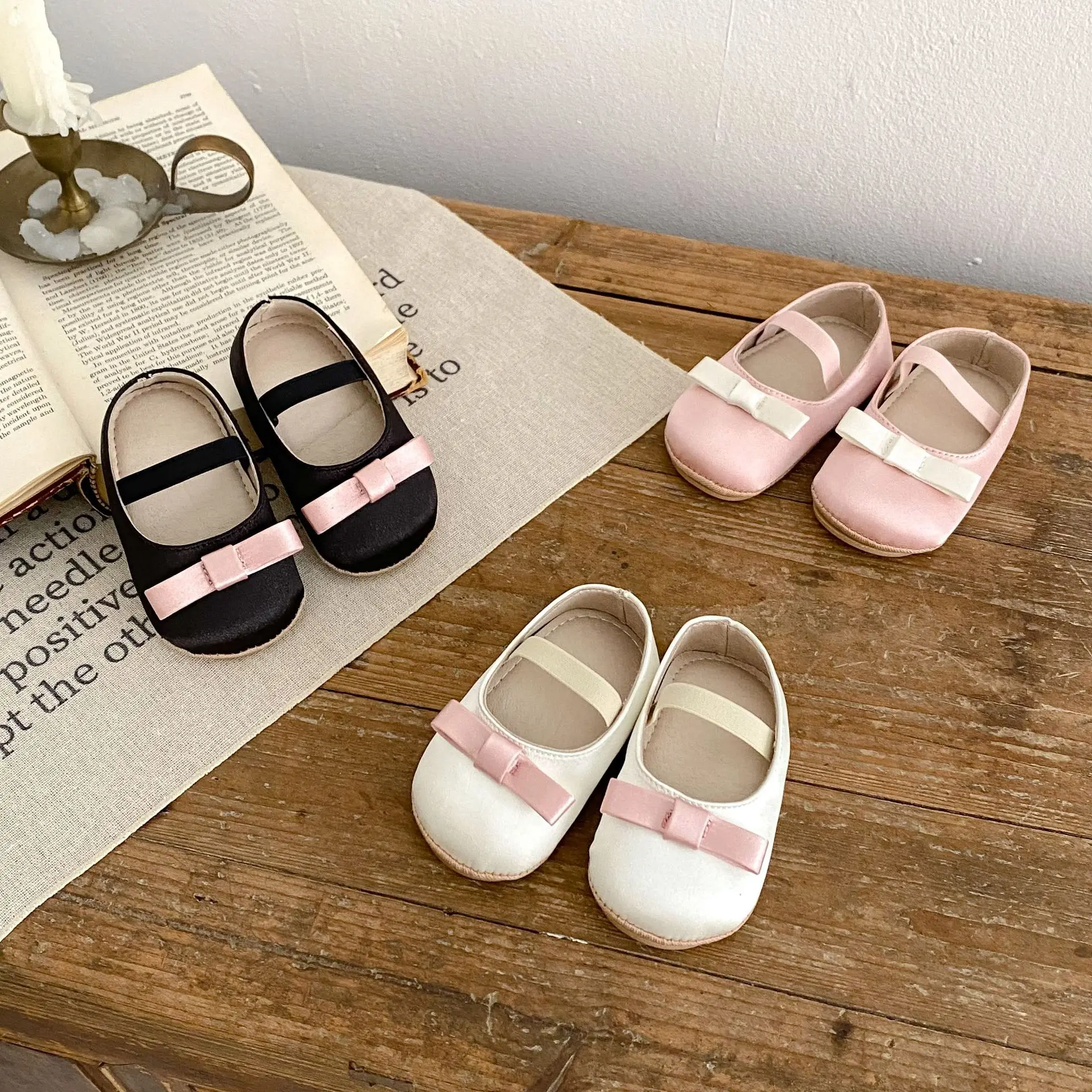 

2025 Spring Baby Girl Shoes Single Strap Bow Design Breathable Non-Slip Soft Sole 3 Color Options 0-18 Months​