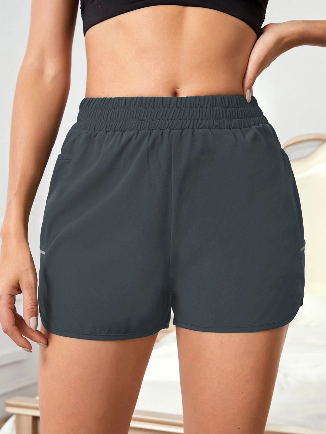 Neue Damen-Shorts mit Handytasche, elastischem Bund, Sportgürtel, reflektierenden Streifen, lässige, modische Sportshorts. – Detail 8