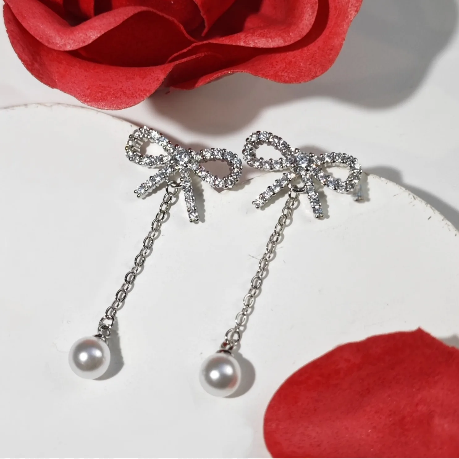 

Длинные женские серьги с жемчужным бантом и кисточками, нежные и утягивающие, элегантные серьги