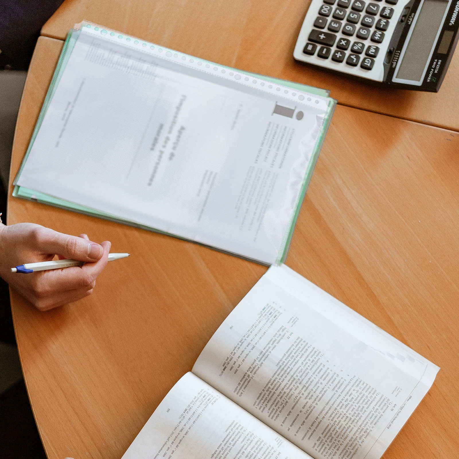 

100Pcs Transparent Binder Document Protective Covers Clear Plastic Loose Leaf Sheet Protectors for A4 Files Binder Pockets