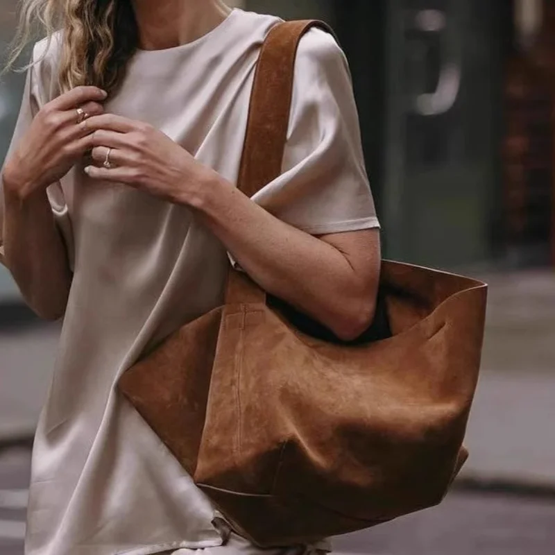 

Autumn Winter Frosted Shoulder Bag Korean Niche Brown Tote Bag Wide Shoulder Strap Large Capacity Bucket Bag Trend Commuter Bag