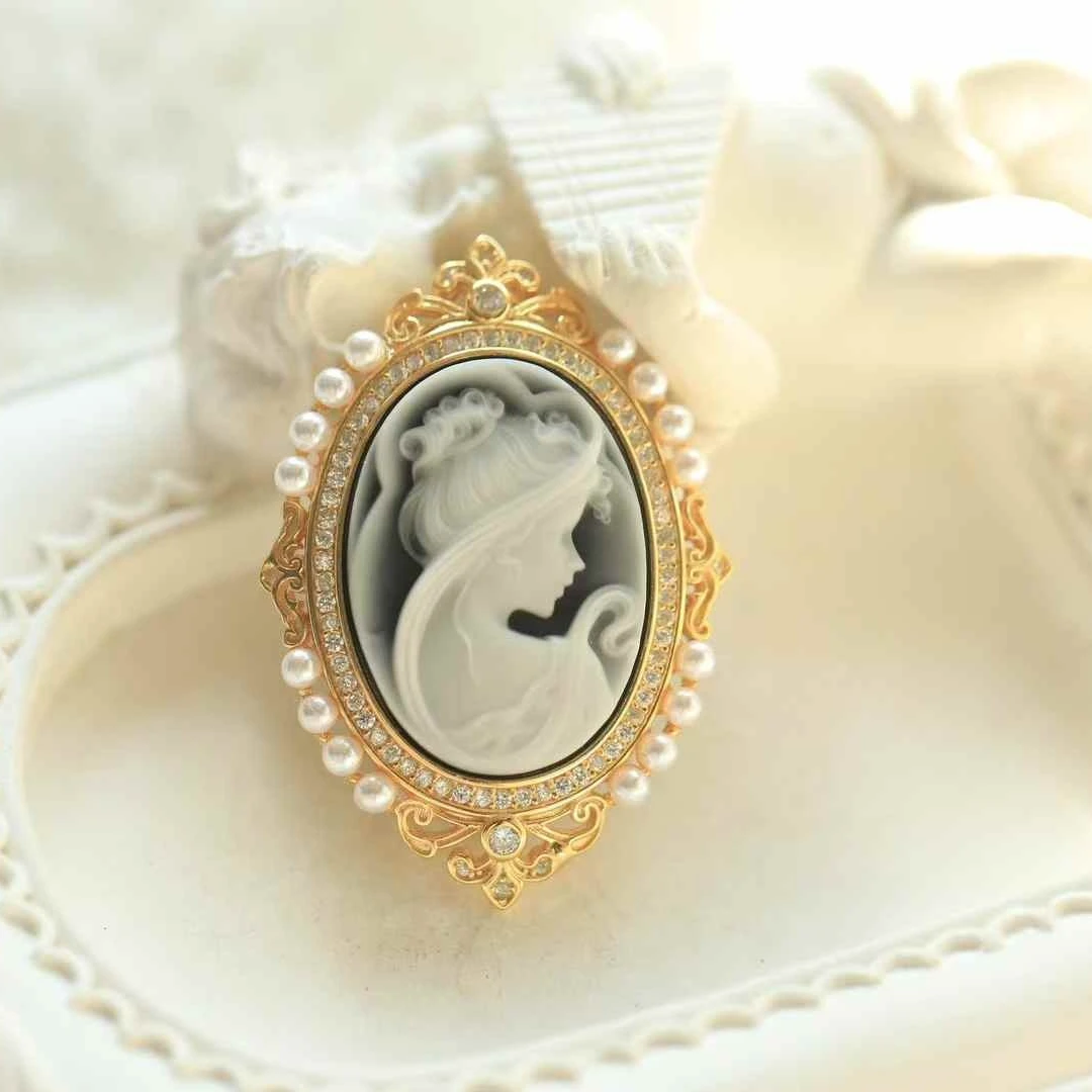 

Уникальное встроенное ожерелье из стерлингового серебра с агатом и камеей, подвеска, может быть также можно использовать как брошь, добавляющая элегантность к вашем повседневном носке