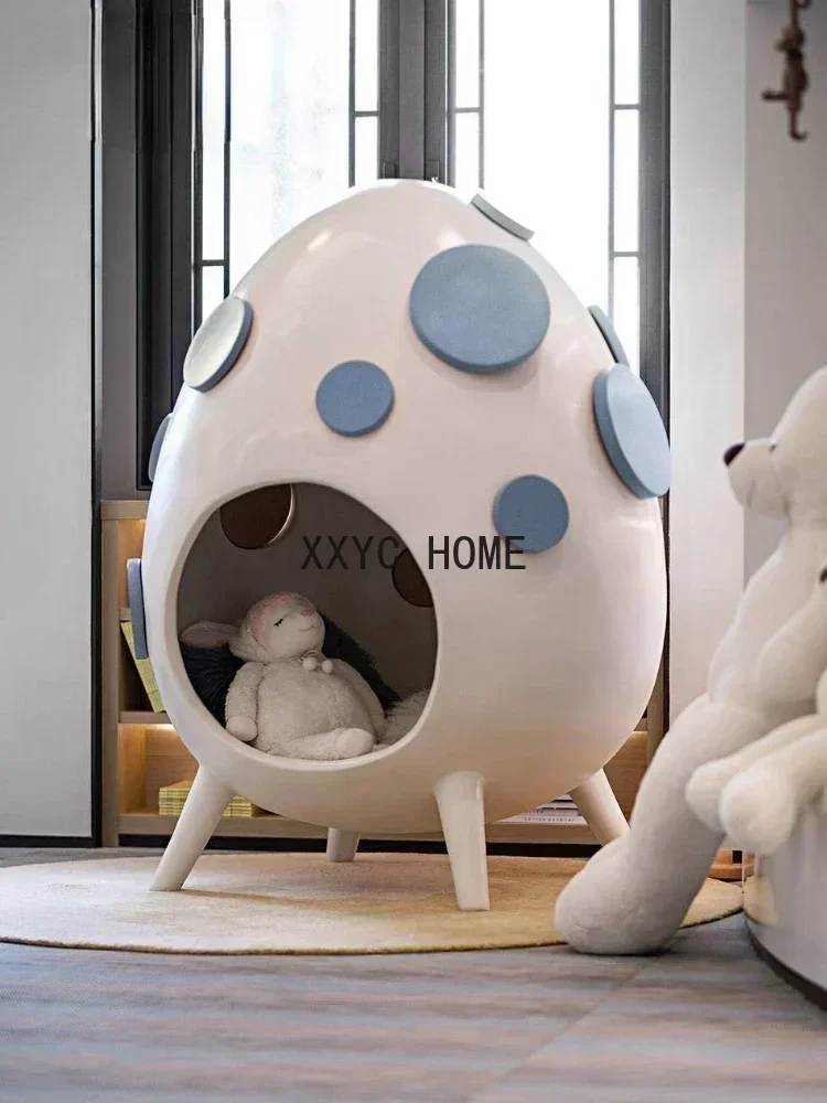 

Детский стул-игрушка TAO: современный, забавный, полый, для игровых площадок и уличного декора.