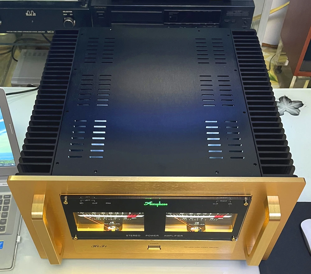 Reference Accuphase AM-200 high power Class A  Fully balanced amplifier HiFi high end vu meter amp