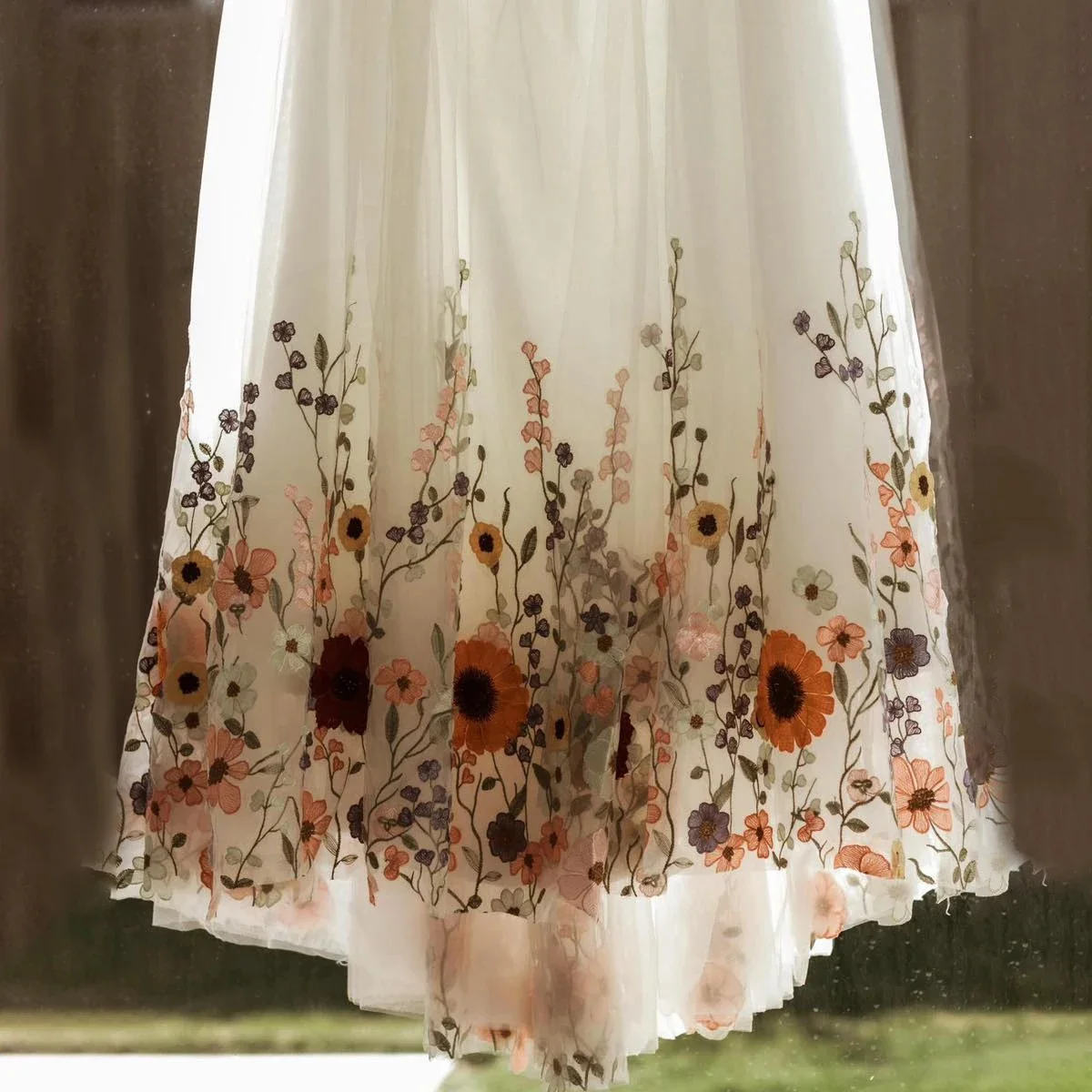Elegant Plus Size Colorful Wedding Dress Short Flutter Sleeves Sweetheart Tulle Embroidered Floral Lace Appliques Customized