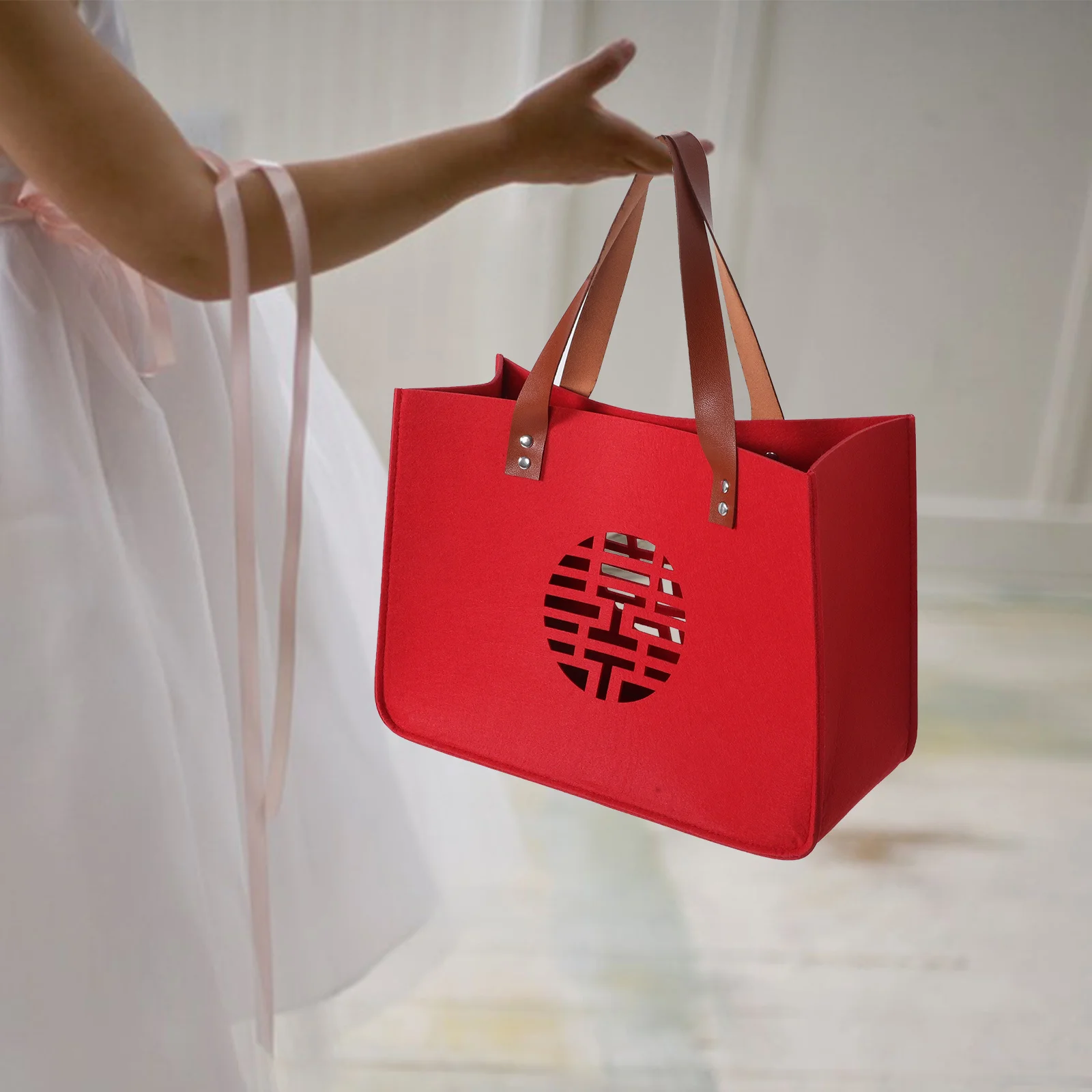 

Double Happiness Red Wedding Felt Bag Tote Bag for Bride Bridesmaid Party Favor and Wedding Ceremony Decoration