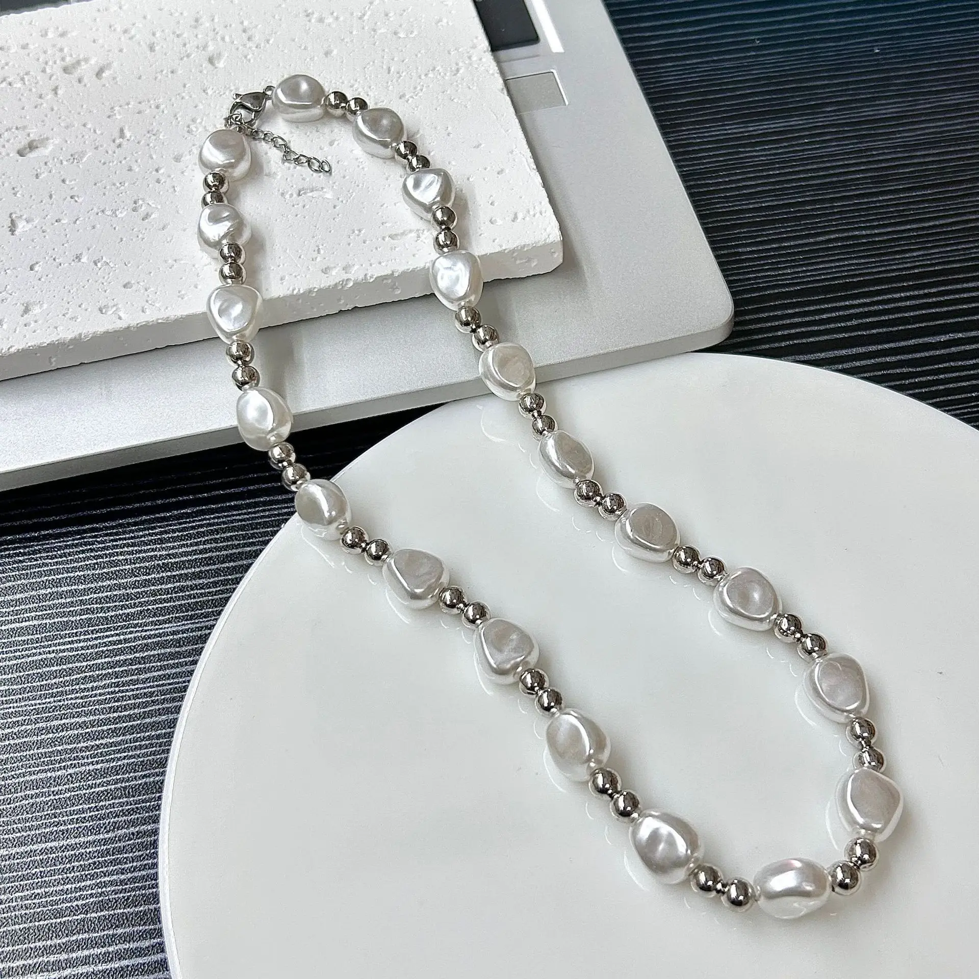 

Baroque Style Artificial Pearl Necklace Headmade Bohemian Stylish Bean Girls Fashion Choker Clavicle Chain Pendant Necklaces