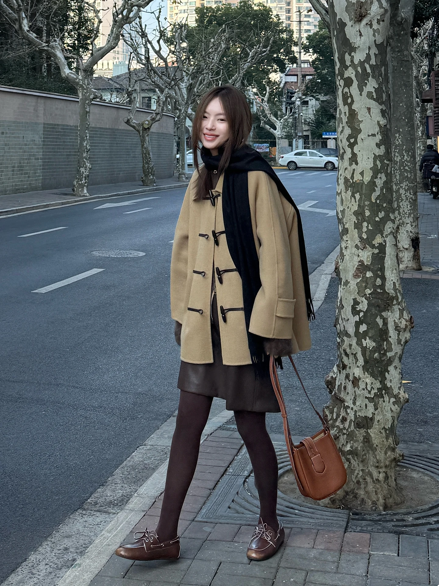 

Шерстяной пальто-костюм Camere с застежкой на пуговицы и юбкой из протеиновой кожи, простой и стильный, эксклюзивно онлайн