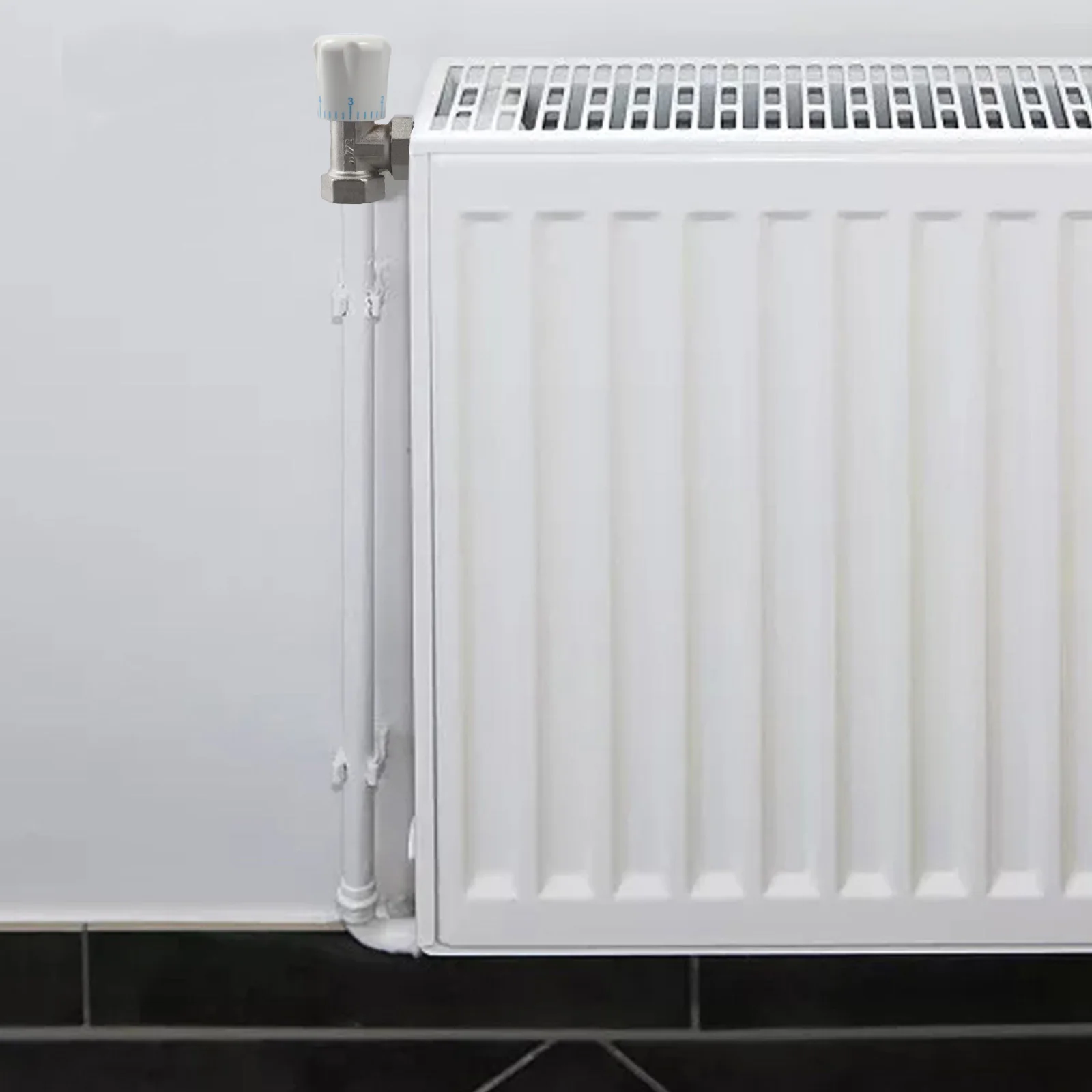 15mm x 34 Angle Thermostatic Radiator Valve with Temperature Protection and Two Way Valve Body for Stable Heat Management