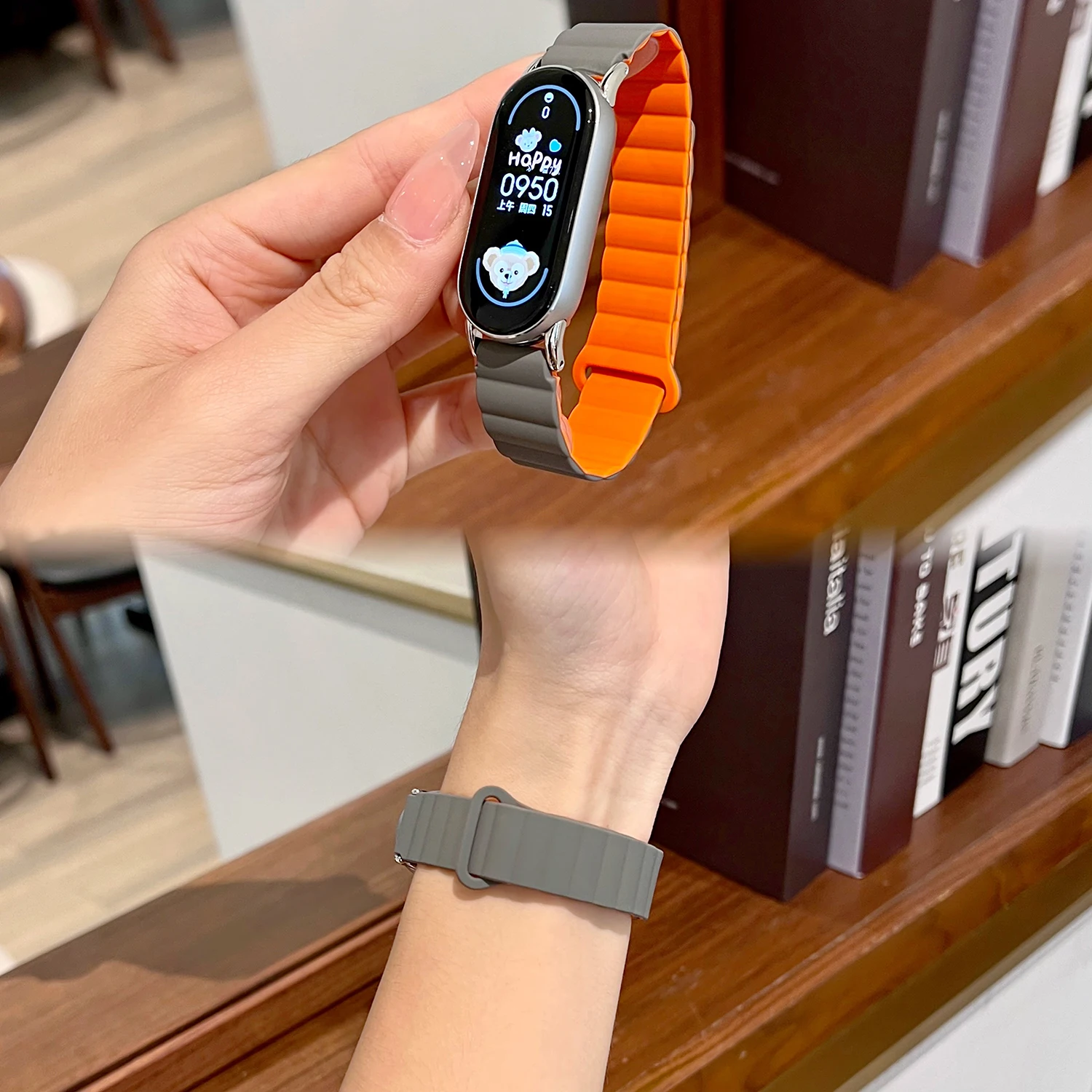 The silicone magnet is suitable for the Xiaomi Band 8 por strap mi8 9 sports easy to take without falling off