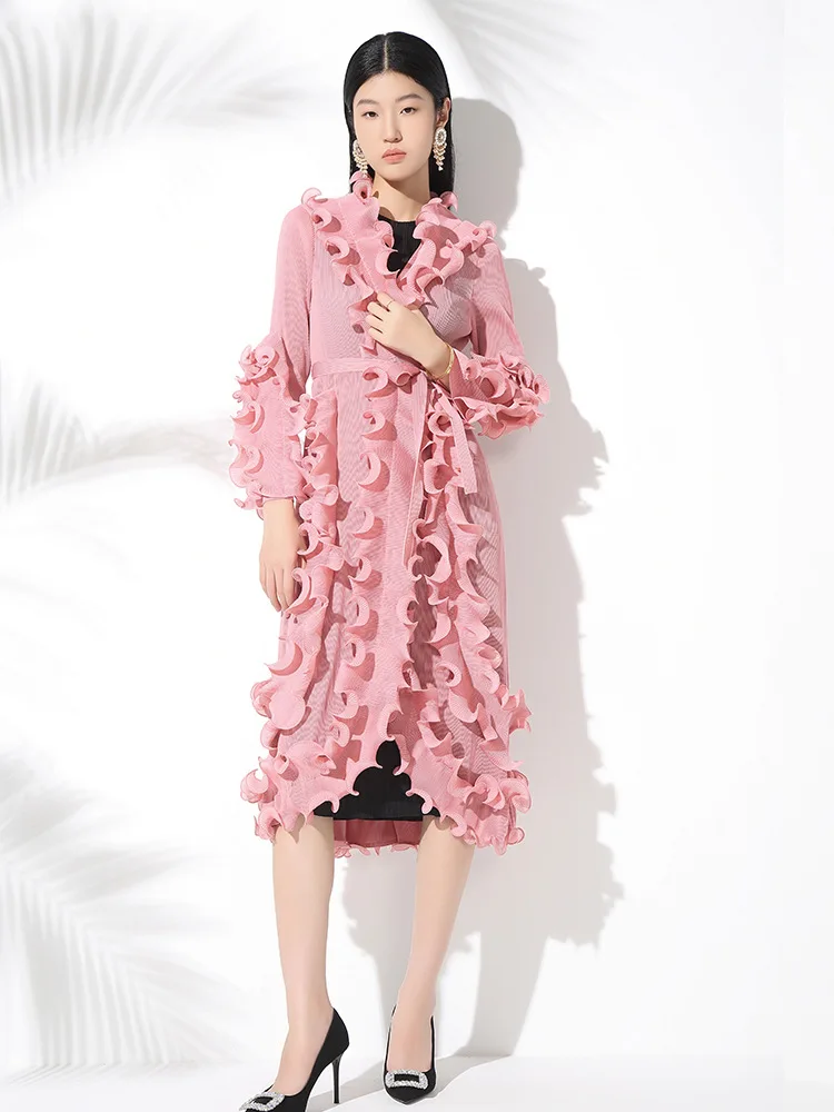 

MIYAKE Wrinkled fashion cardigan with a spring featuring loose oversized lace up windbreakers with black fungus edges [20240906]