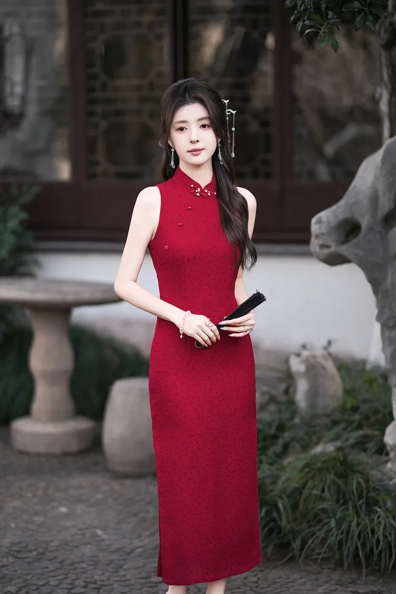

Летнее красное платье Cheongsam без рукавов, женское платье-тост, новинка 2025, однотонное новое Ципао в китайском стиле