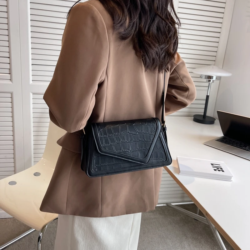 

Luxury Women's Design Leather Crossbody Bag Elegant Shoulder Handbag Classic Tote For Modern Fashion Lovers