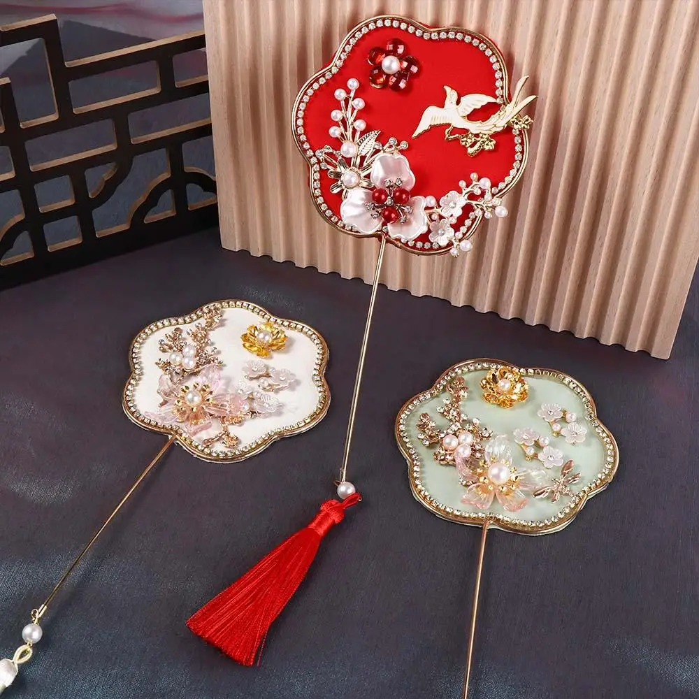 Chinese Style Mini Chinese Fan with Pendant Tassels Bridal Group Fan Ancient Handheld Chinese Silk Fan Chinese Wedding