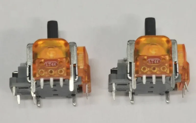 ЗОЛОТОЕ МЕТАЛЛИЧЕСКИЕ АНАЛОГИ ДЛЯ PS5 + ЗОЛОТЫЙ МЕТАЛЛ DPAD + ЭФФЕКТ ХОЛЛА 4-Я ГЕРАЦИЯ Для PS5 + ЭФФЕКТ ХОЛЛА TMR для PS5