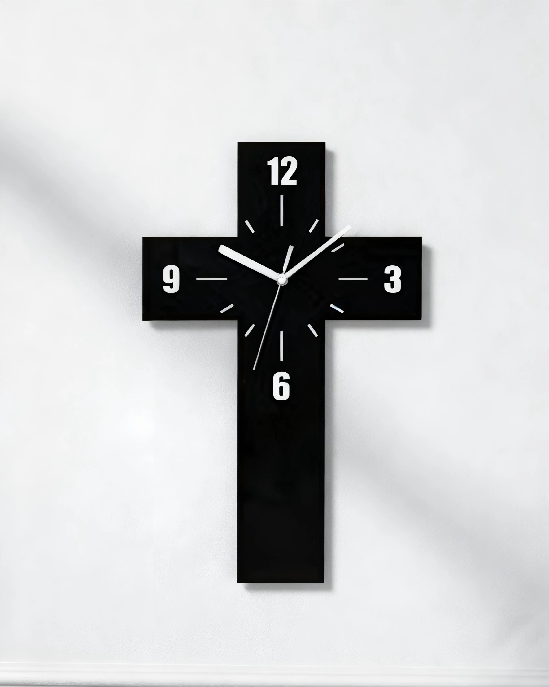 

Fashionable and Mute Cross Decorative Art Wall Clock for Home Living Room Light Luxury Home Wall Clock