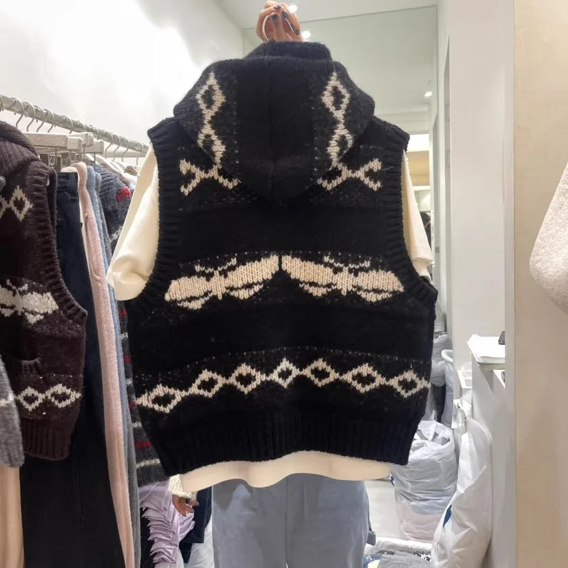 Damska dzianinowa kamizelka na jesień i zimę z kapturem, zapinana na zamek, haftowany kwiatowy wzór, styl uniwersytecki, modny top w stylu East Gate.