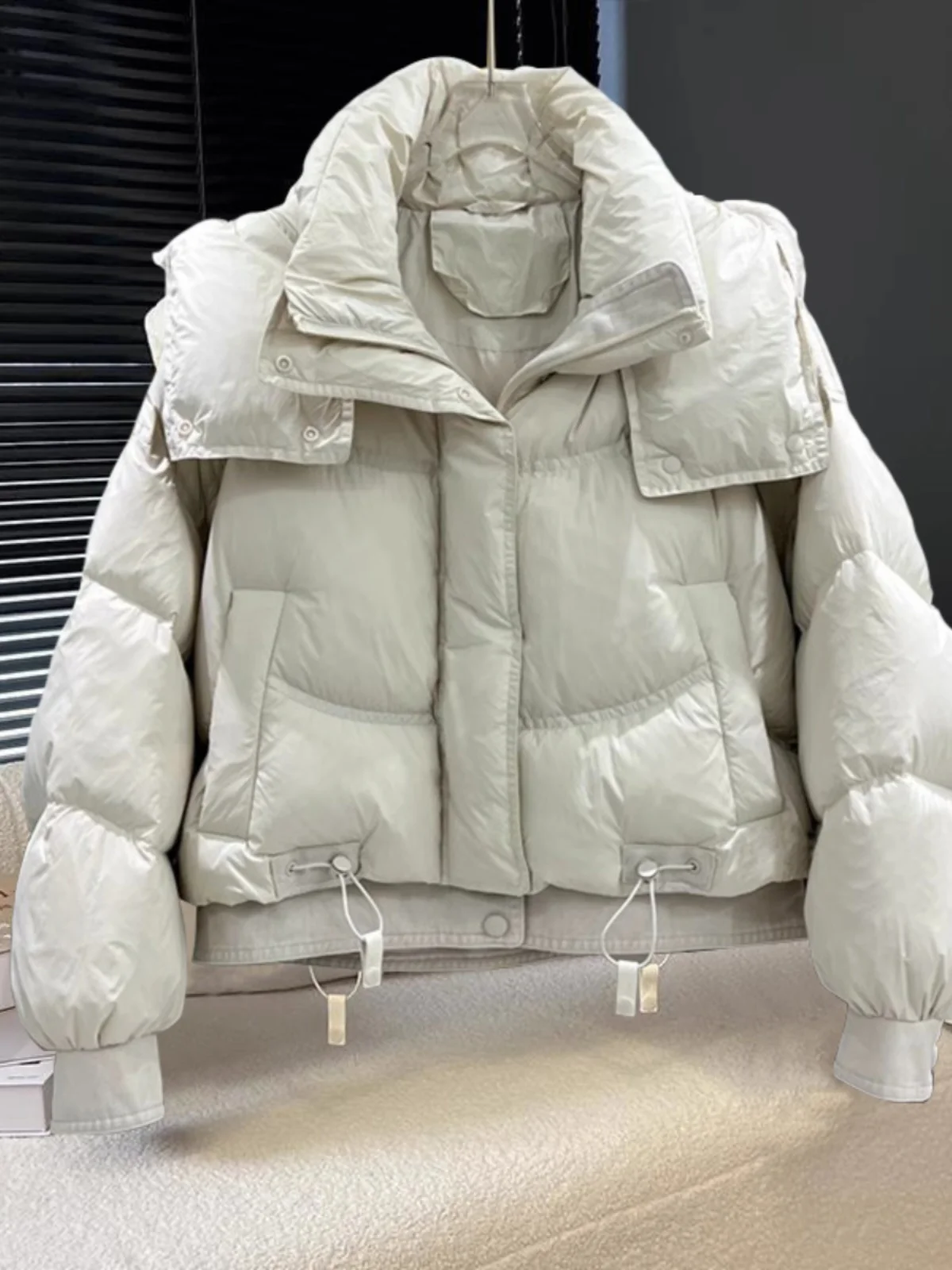 

Новая зимняя женская утепленная куртка с капюшоном, на хлопковом наполнителе, свободного кроя, в корейском стиле, на молнии