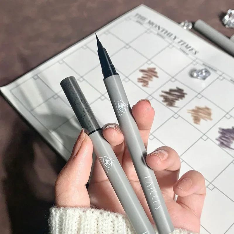 Matita per sopracciglia ultrafine Contorno Ombra Sdraiata Baco da seta Eyeliner Impermeabile Senza sbavature Matita per sopracciglia liquida colorata duratura