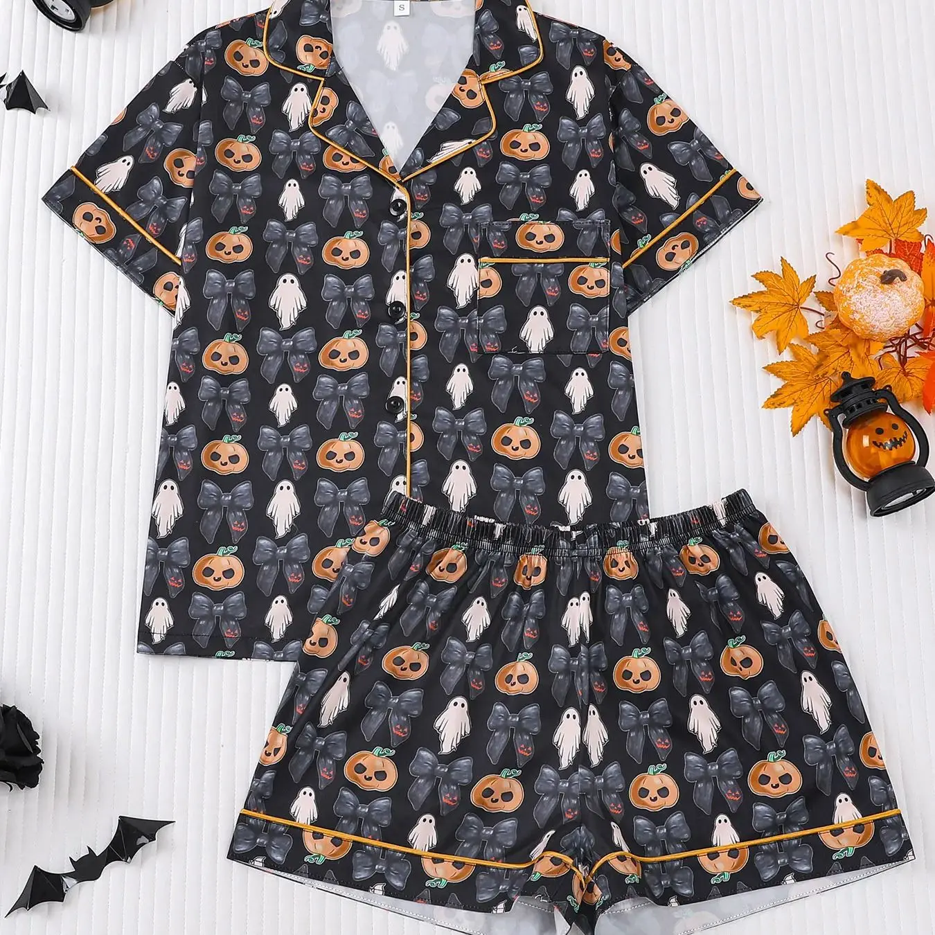 

Милый и необычный женский пижамный комплект на Хэллоуин: с принтом призраков и тыкв, с отложным воротником, короткими рукавами и шортами, мягкая и удобная домашняя одежда для сна